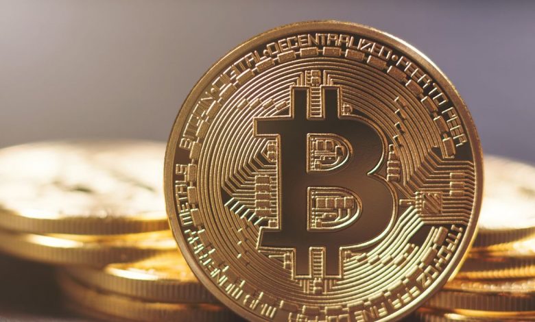 از ابتدای تاسیس، سوالاتی پیرامون توانایی مقیاس گذاری موثر بیت کوین وجود دارد. معاملات مربوط به ارز دیجیتال بیت کوین پردازش، تأیید و ذخیره می‌شوند و در دفتر کل دیجیتال که به عنوان بلاک چین شناخته می‌شود. دستکاری دفاتر حسابداری بسیار سخت‌تر می‌باشد. علاوه بر این، این شبکه غیر متمرکز است. در رایانه‌های ...